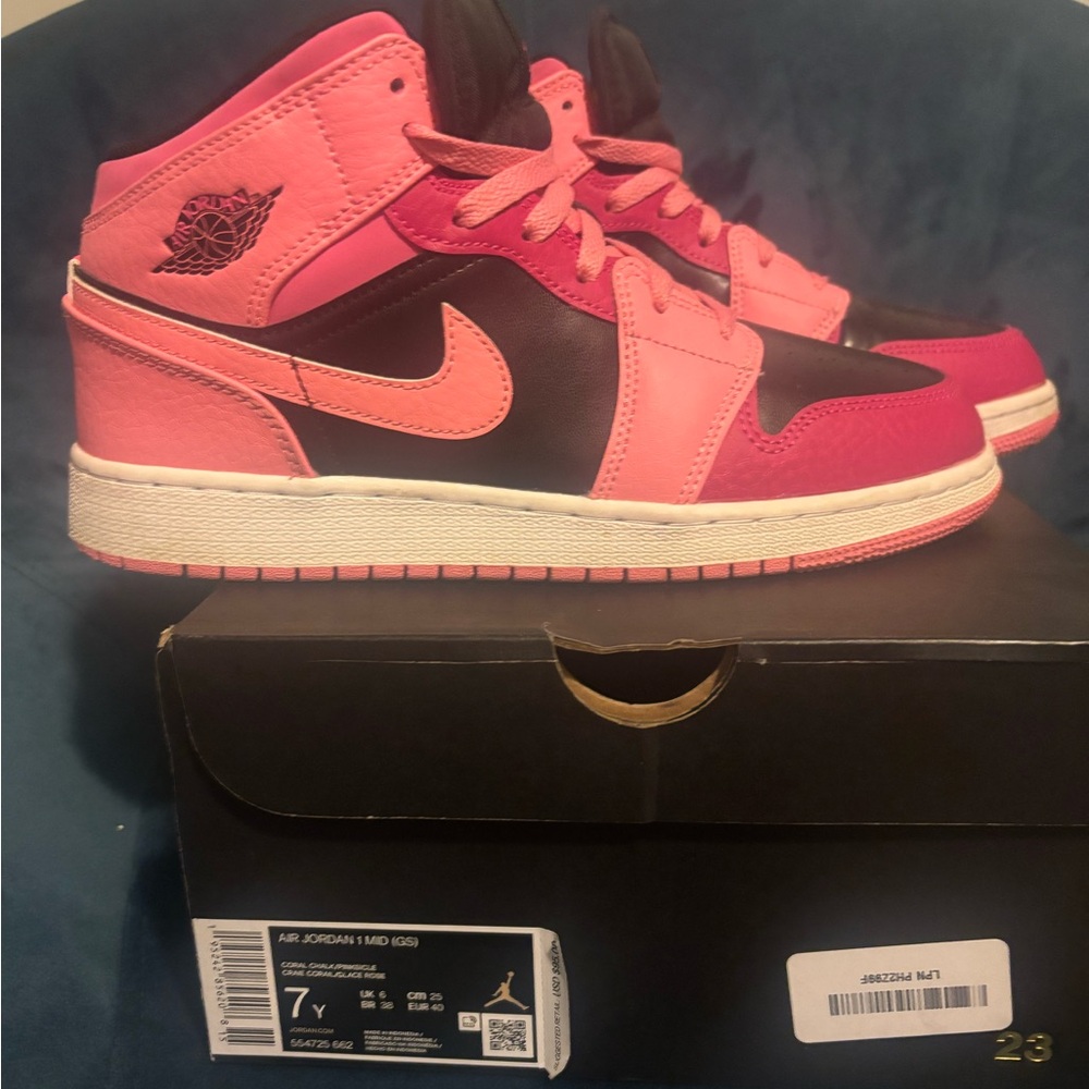 Air Jordan Mid Coral Chalk GS sneakers